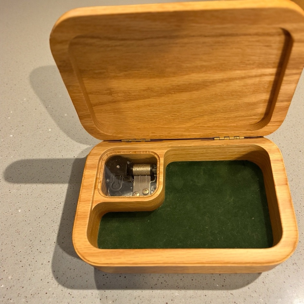 P. Graham Dunn Wind-Up Music Box Great Is Thy Faithfulness Engraved Hymn - Picture 2 of 4
